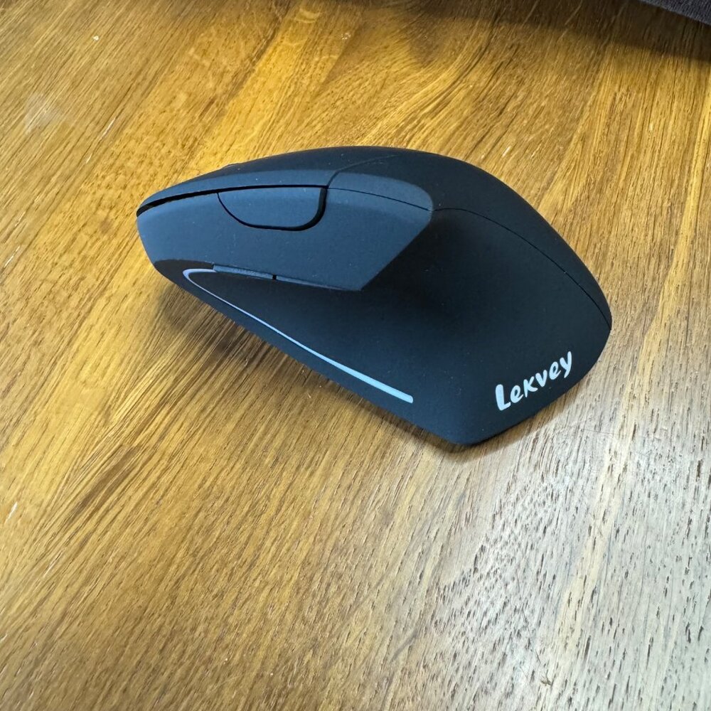 LEVKEY Wireless Ergonomic Mouse 2.4GHz Vertical Mouse Rechargeable Black NEW Box - Picture 3 of 8